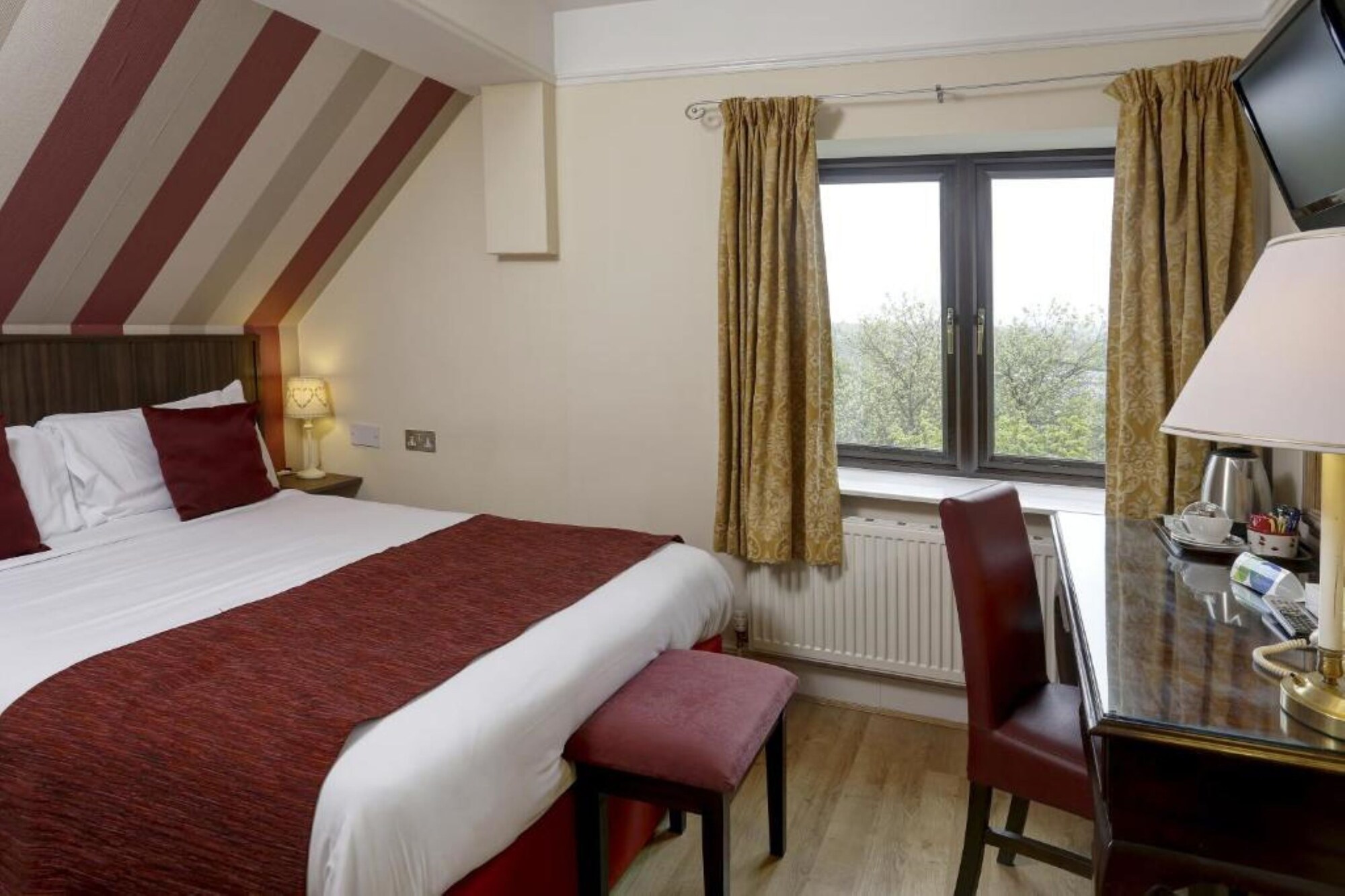 Deluxe, Double Bed