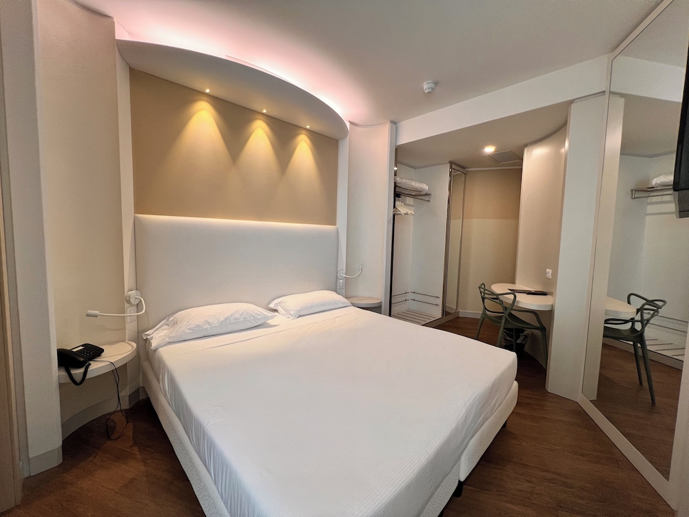 1 BEDROOM, SUPERIOR, DOUBLE OR TWIN BED