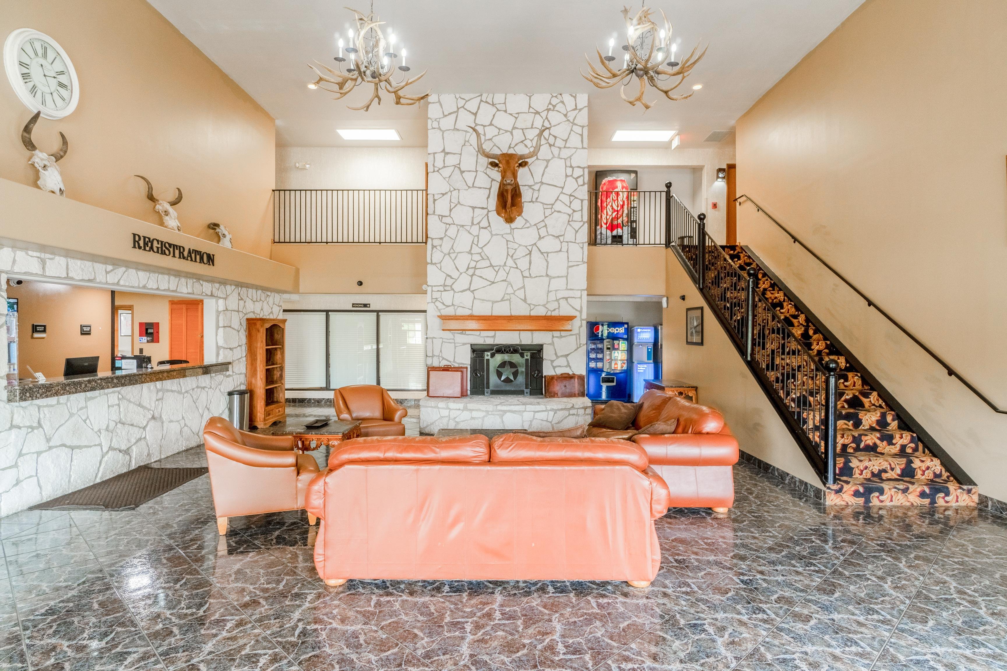 Days Inn & Suites by Wyndham Beeville 6/42