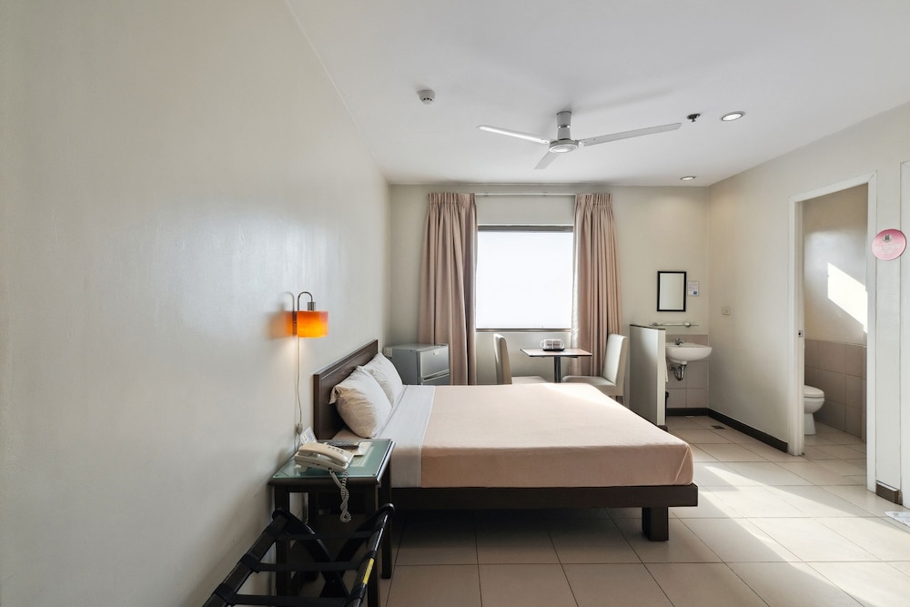 Governor Forbes Inn - Manila City Center by ZUZU 24/31
