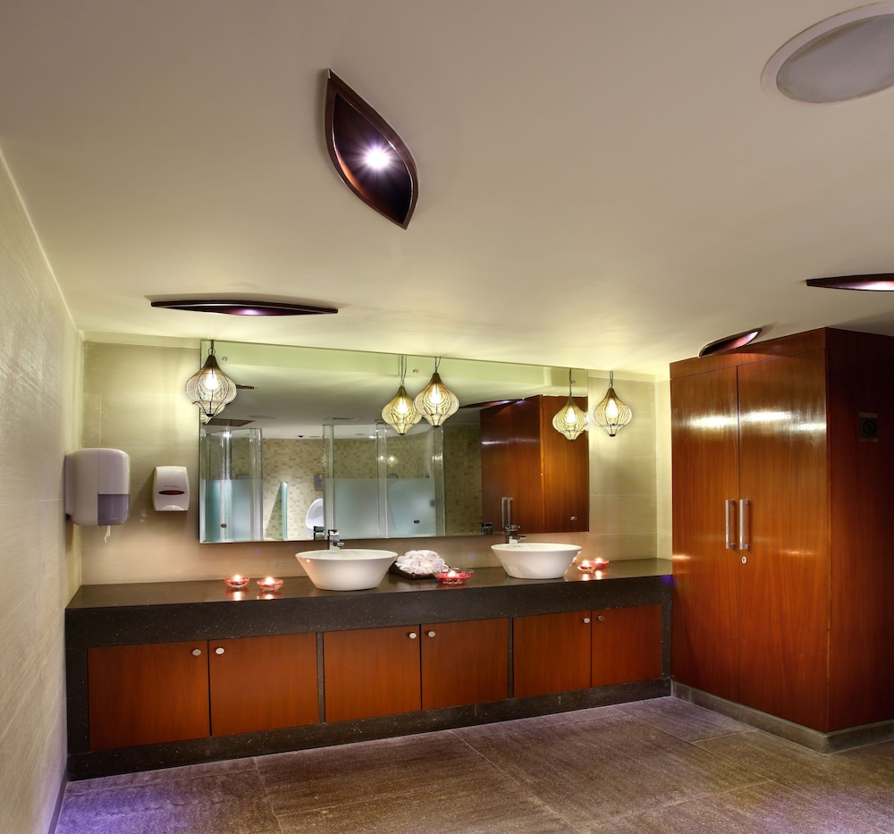 Mahagun Sarovar Portico Suites 3/38