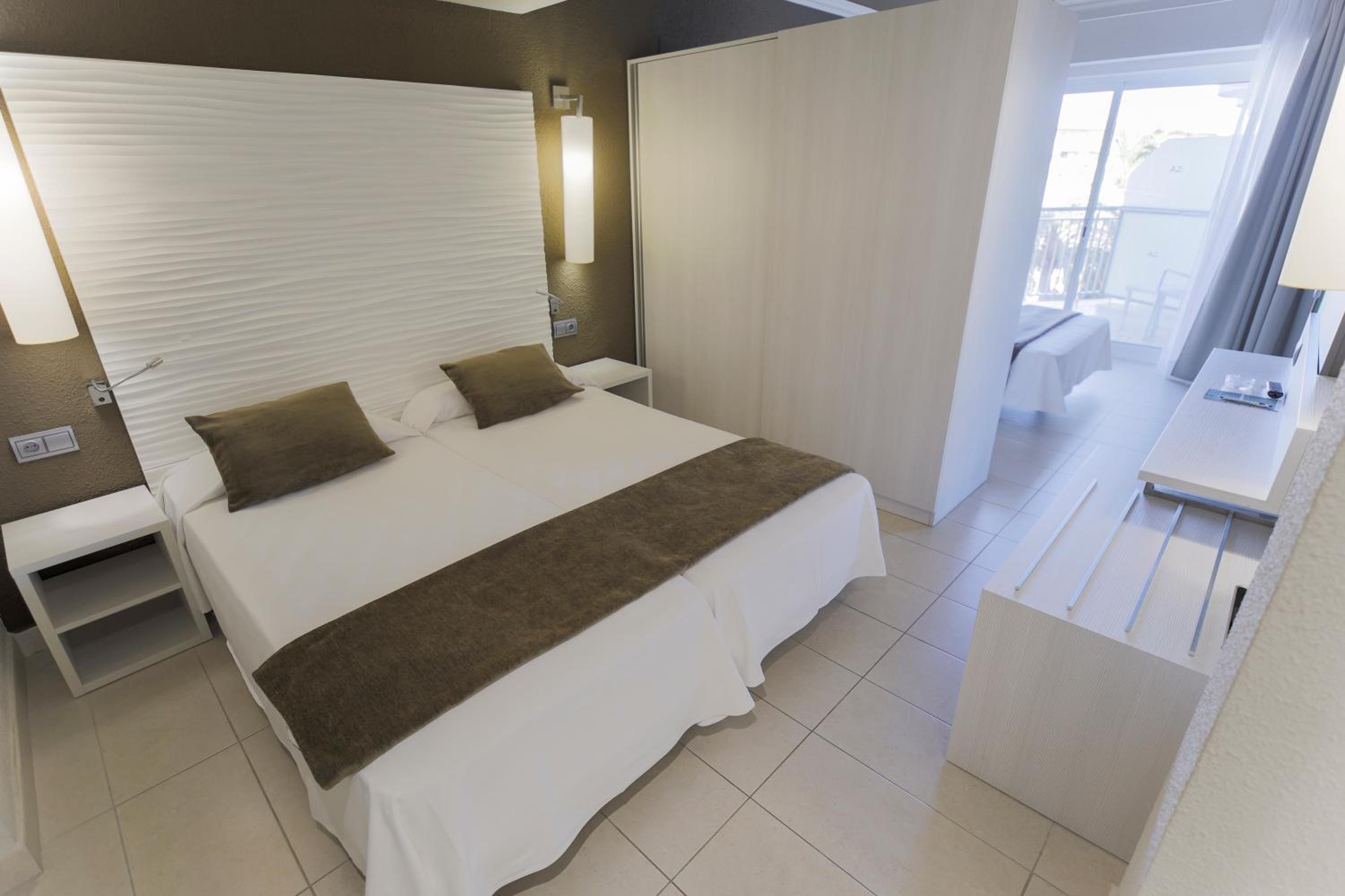 Room, Quintuple