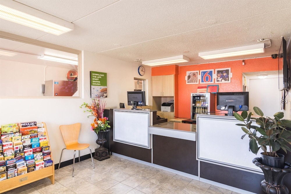 Motel6 Joliet, IL - I-80 6/58