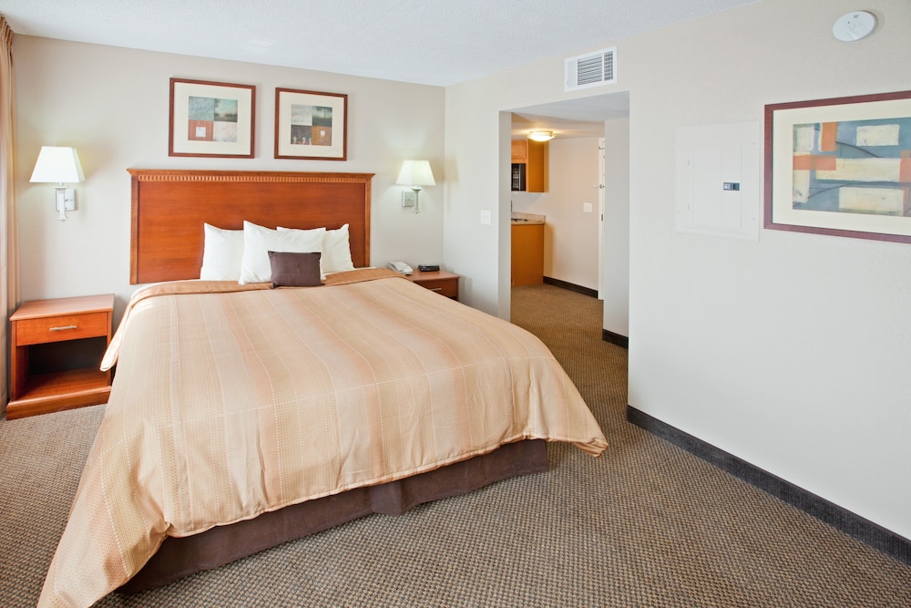 Candlewood Suites Indianapolis Downtown Medical District 11/73