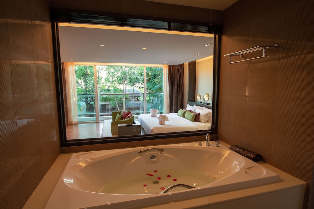 Peach Blossom Resort 50/50