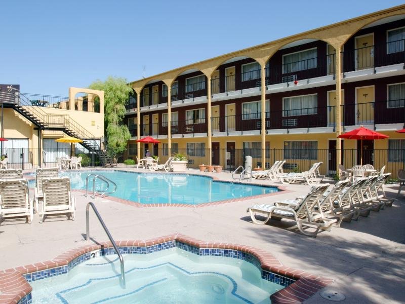 Mardi Gras Hotel and Casino 4/36