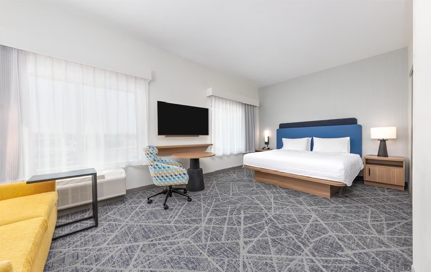 STUDIO, KING BED, SOFA, ACCESSIBLE