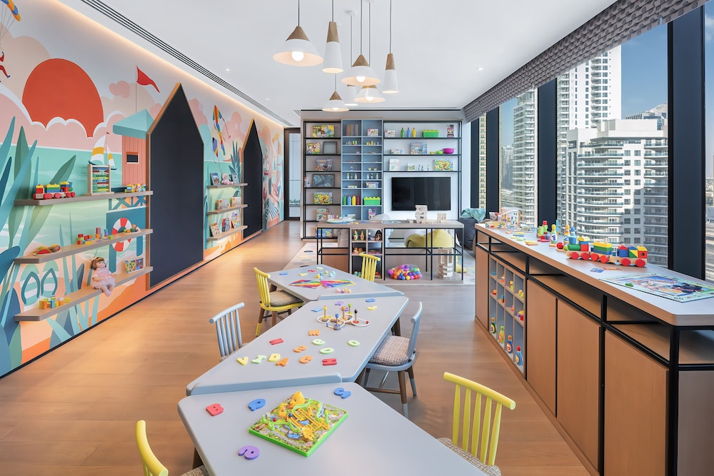 Vida Dubai Marina Yacht Club 58/68