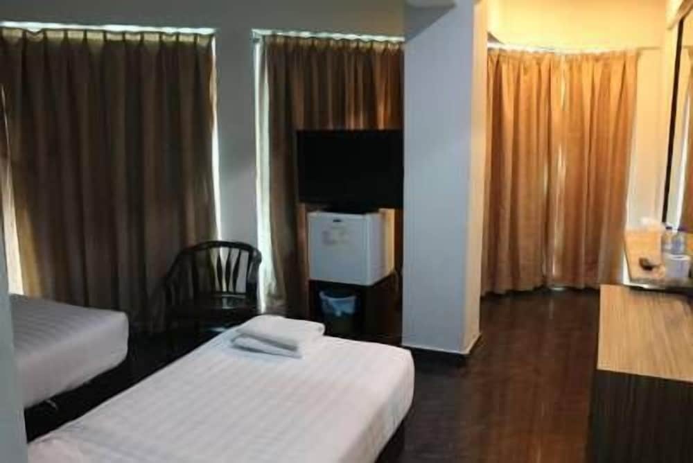 Subang Park Hotel 35/64