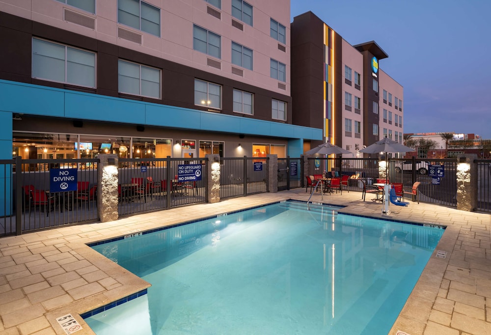 Tru By Hilton Phoenix Glendale Westgate 5/45