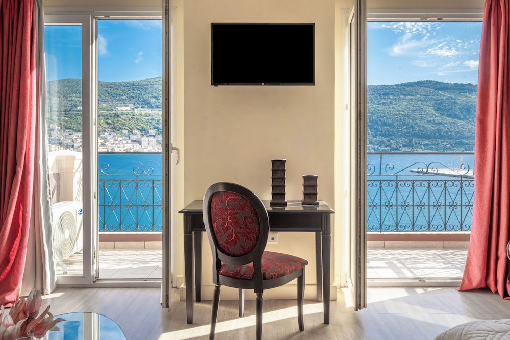 Samos City Hotel 62/69