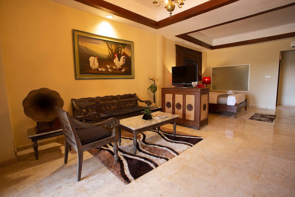Royal Trawas Hotel & Cottages 35/55