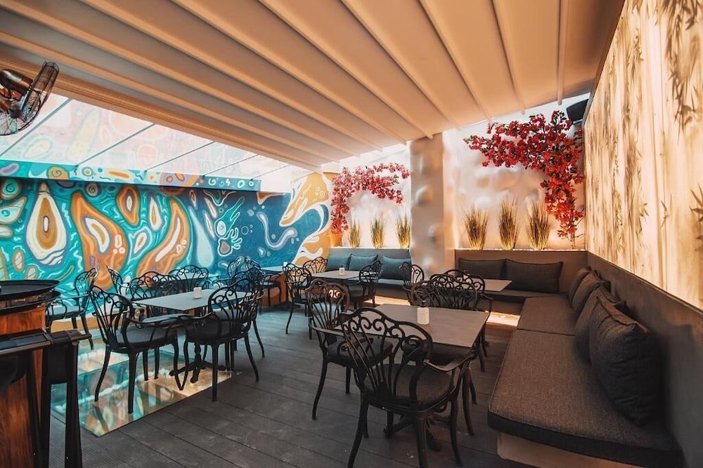 Project 3 Urban Chic Hotel 34/47