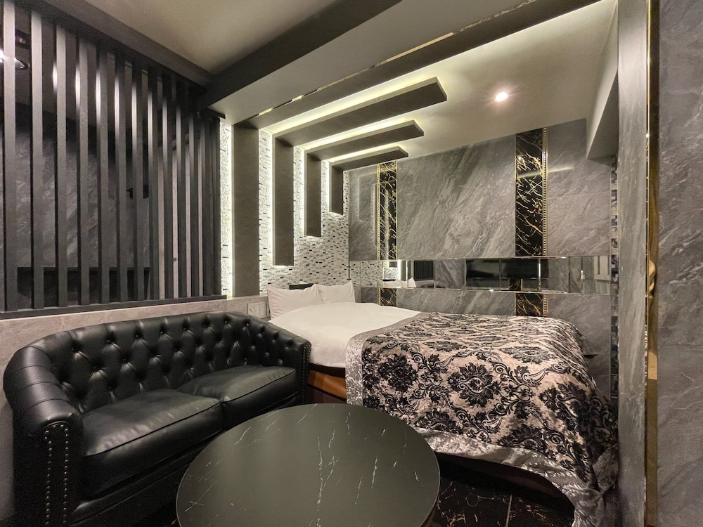 Hotel Rocks 50/50