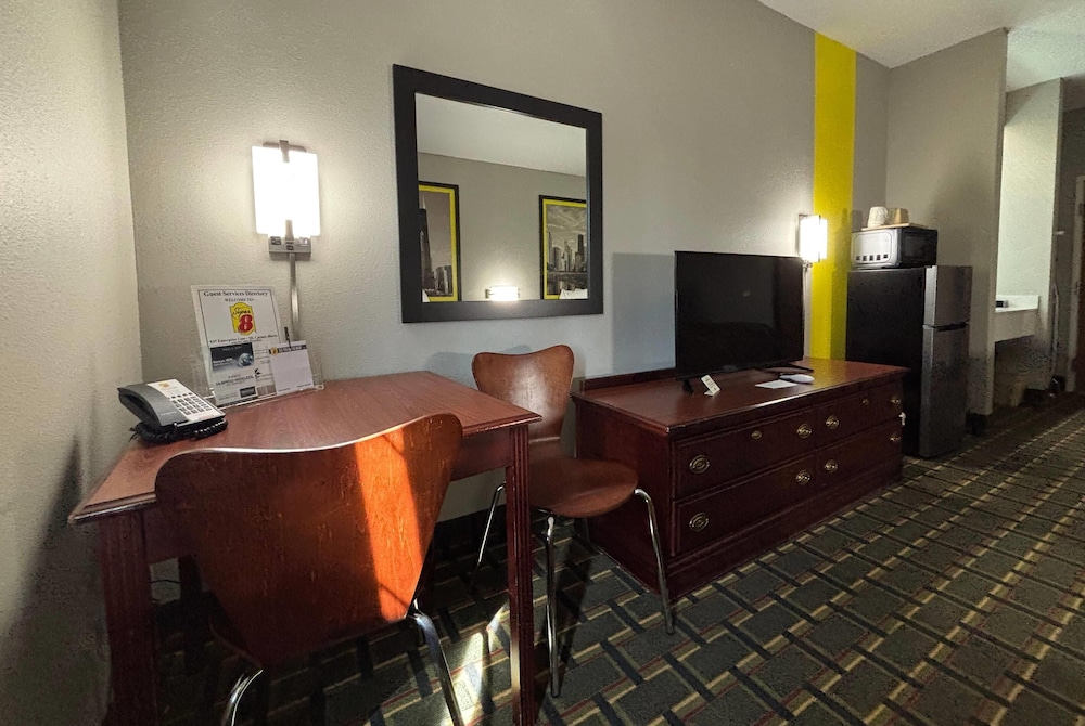 Super 8 by Wyndham Mt. Carmel IL 22/32