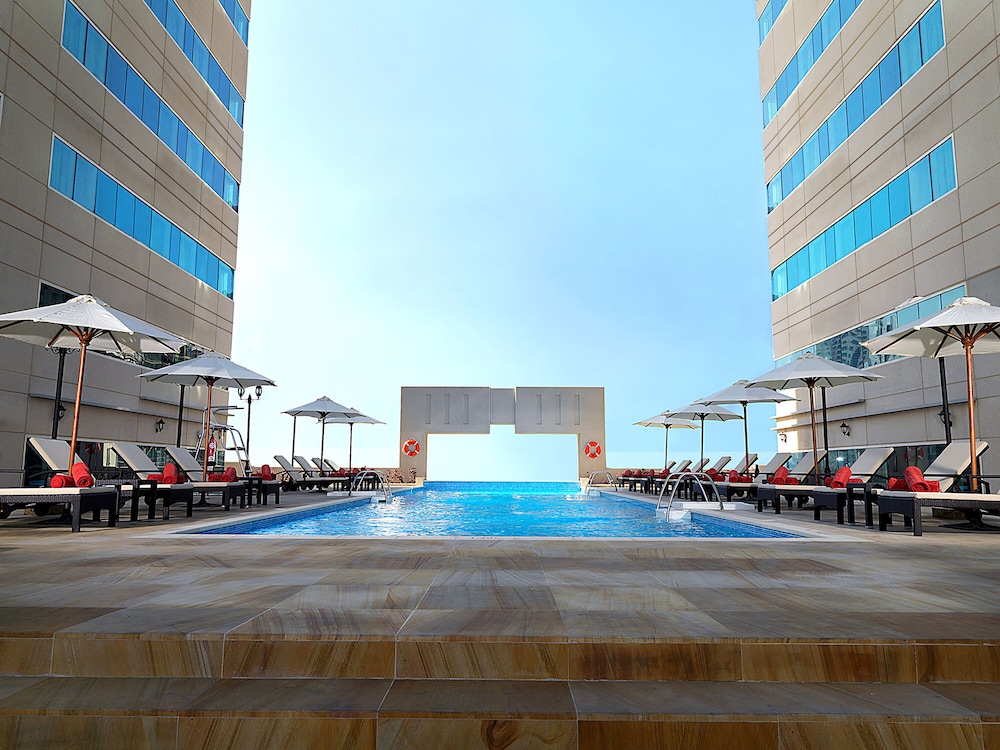 swimming pool spa