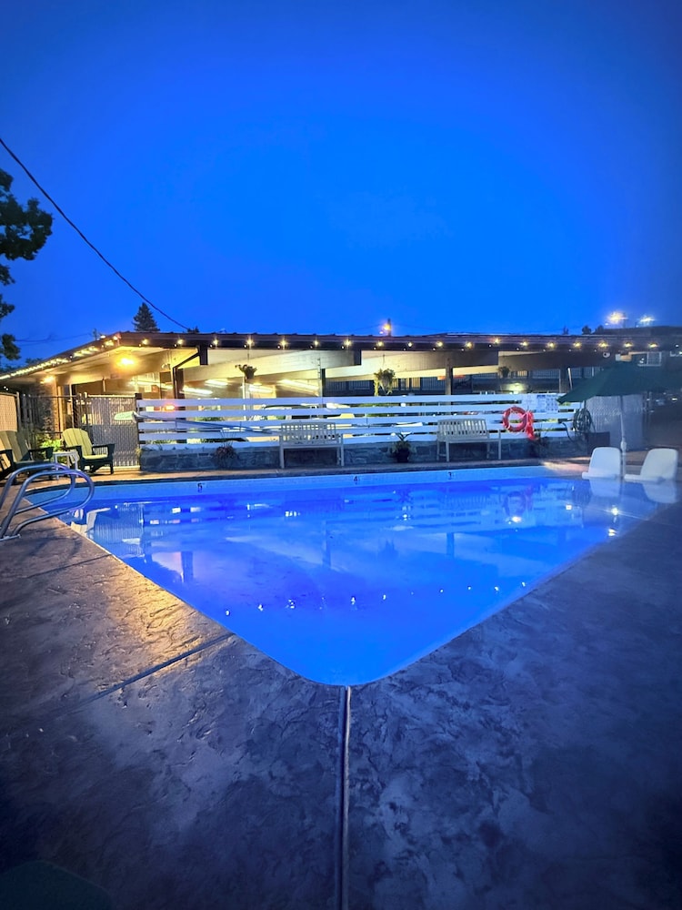 Timbers Motel 2/50