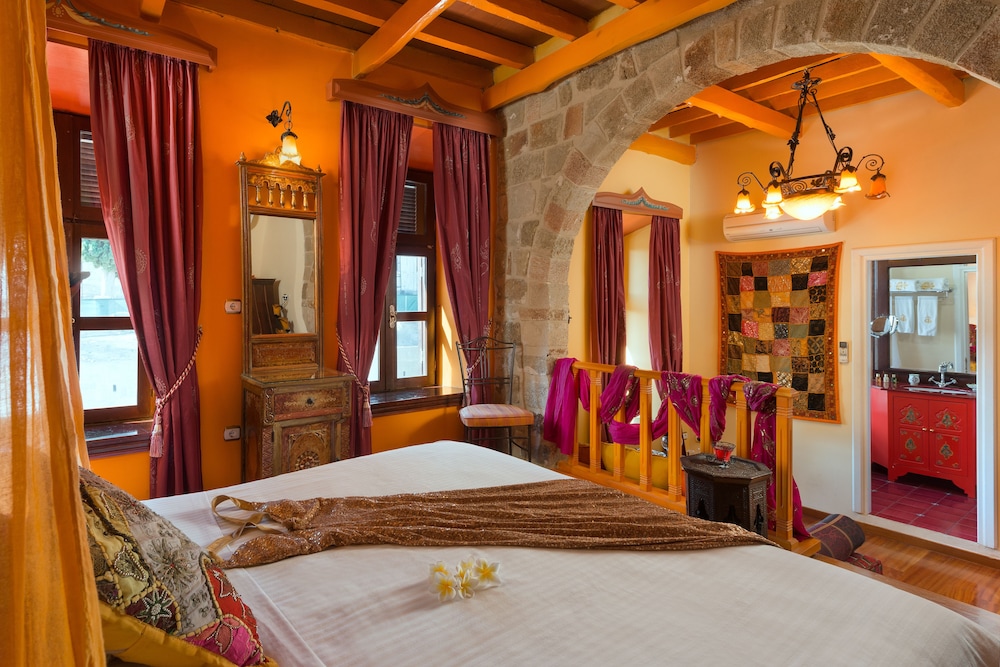Nikos Takis Fashion Hotel 23/75
