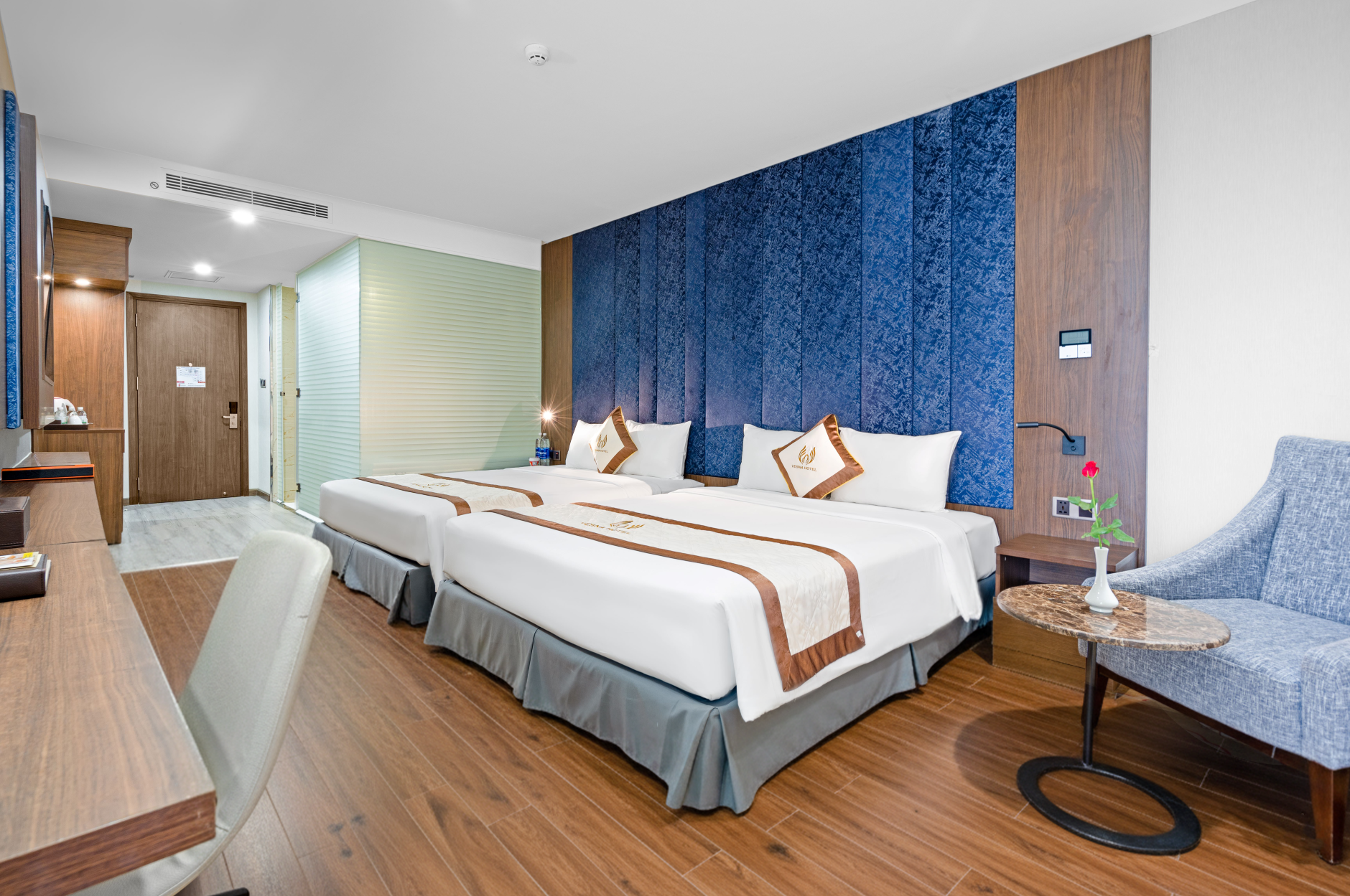Room, Quadruple