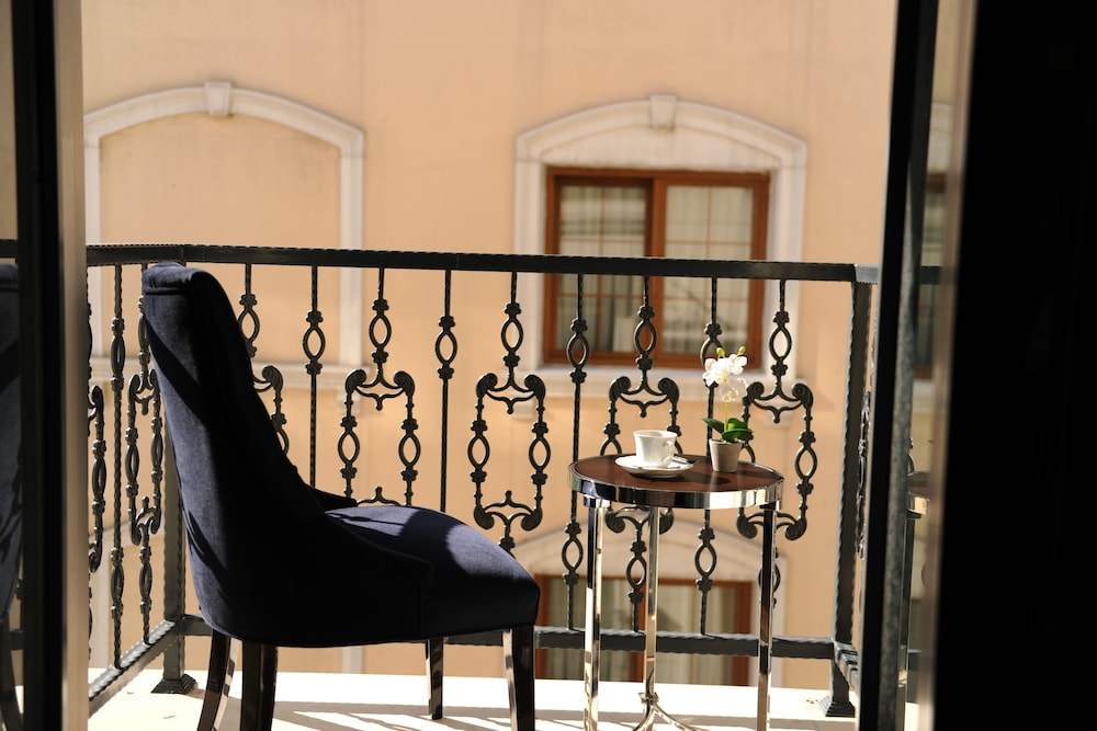 Le Petit Palace Hotel 30/50