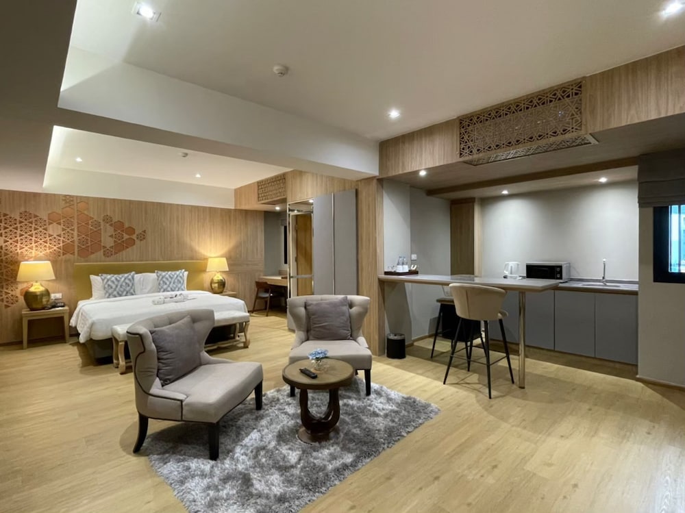 Almas Hotel Bangkok 49/65