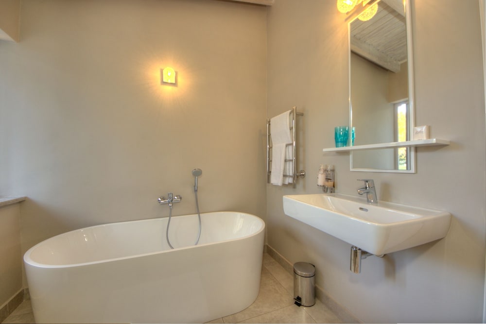 Amberhall Guesthouse 48/50