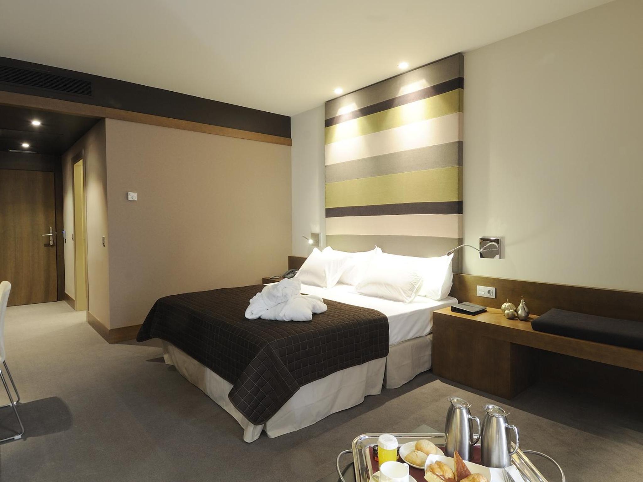 Room, Single, Double or Twin Bed