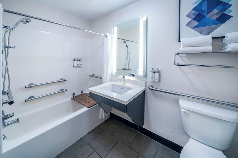 Candlewood Suites Topeka 49/49