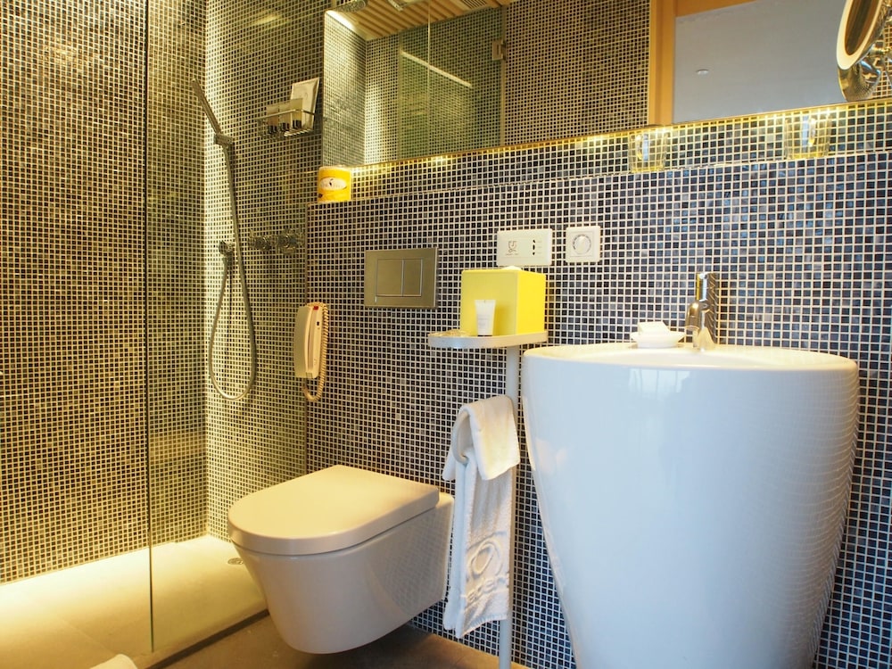 Hotel Madera Hong Kong 54/59