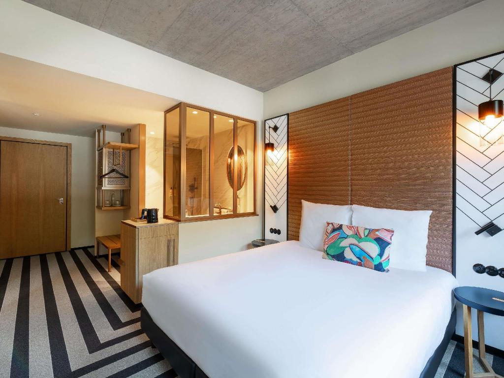 غرفة كلاسيكية عائلية مفردة بسرير مزدوج مع أريكة