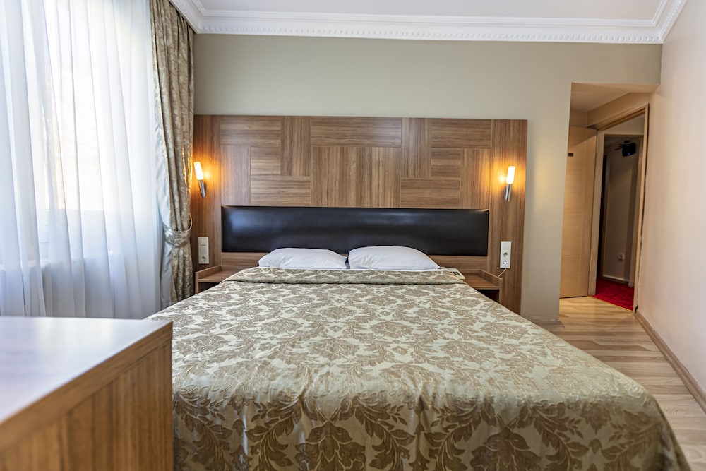 Elasophia Hotel 8/38