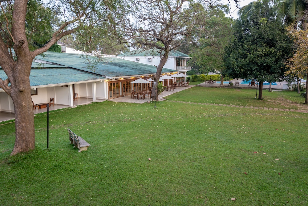 The Lakeside Hotel At Nuwarawewa 36/50