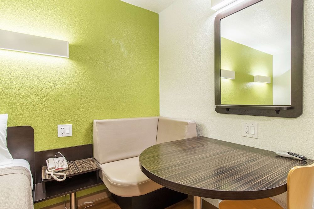 Motel6 Ontario, CA - Airport 45/61