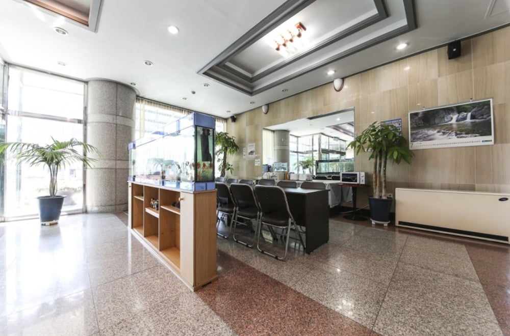 Elysian Hotel 17/50