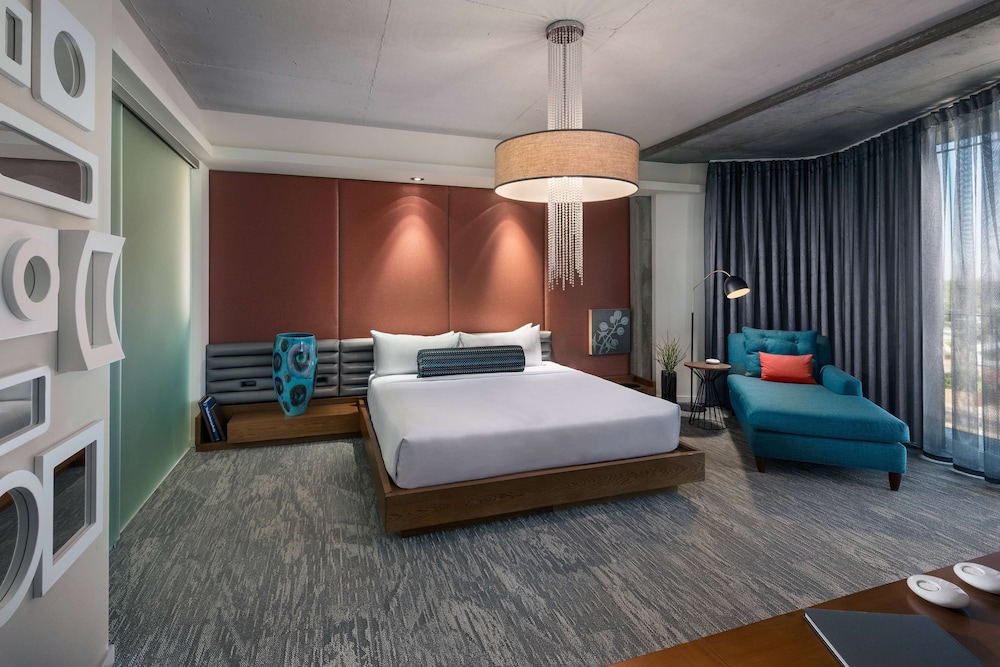 Tower, Suite, King Bed