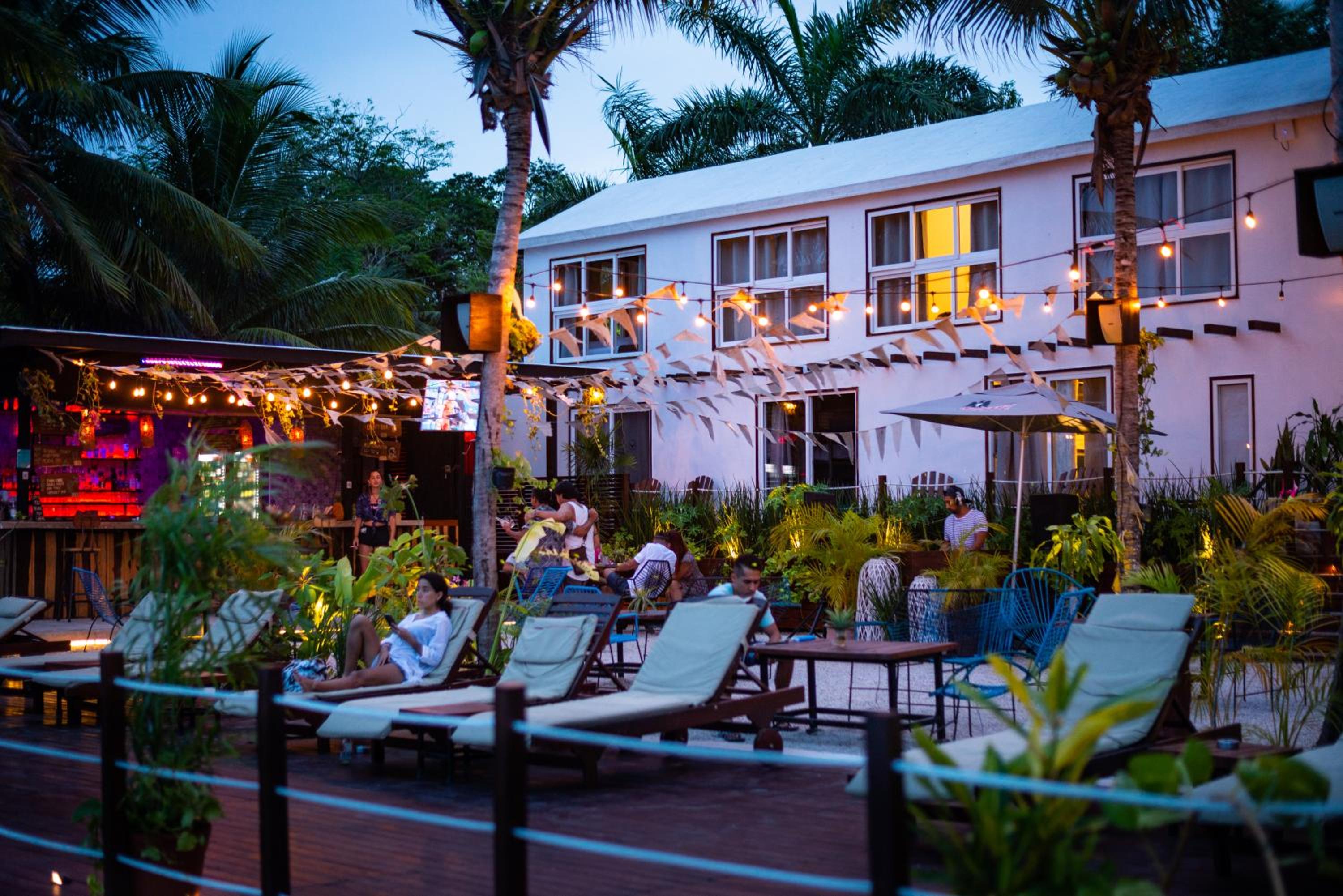 The Yak Lake House Hostal Bacalar, imagen 2