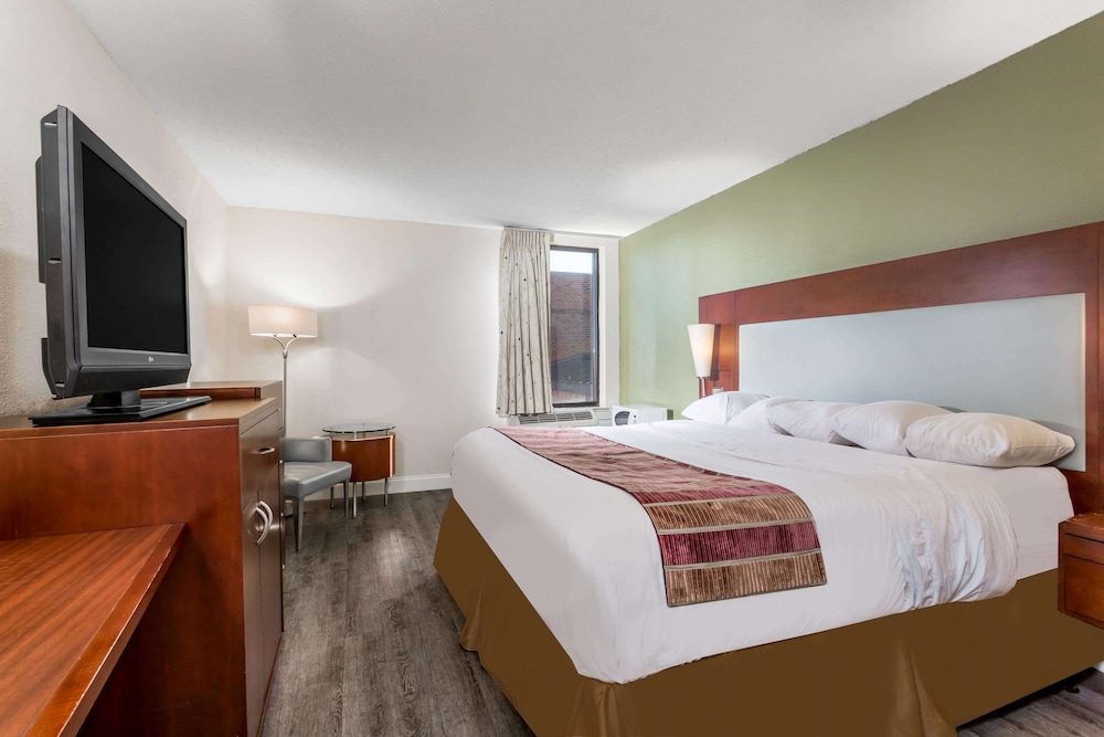 Days Inn Suites By Wyndham Rocky Mount Golden East 31/56