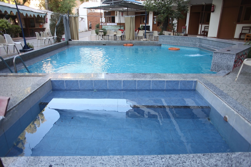 Rezeiky Hotel And Camp Luxor 28/50