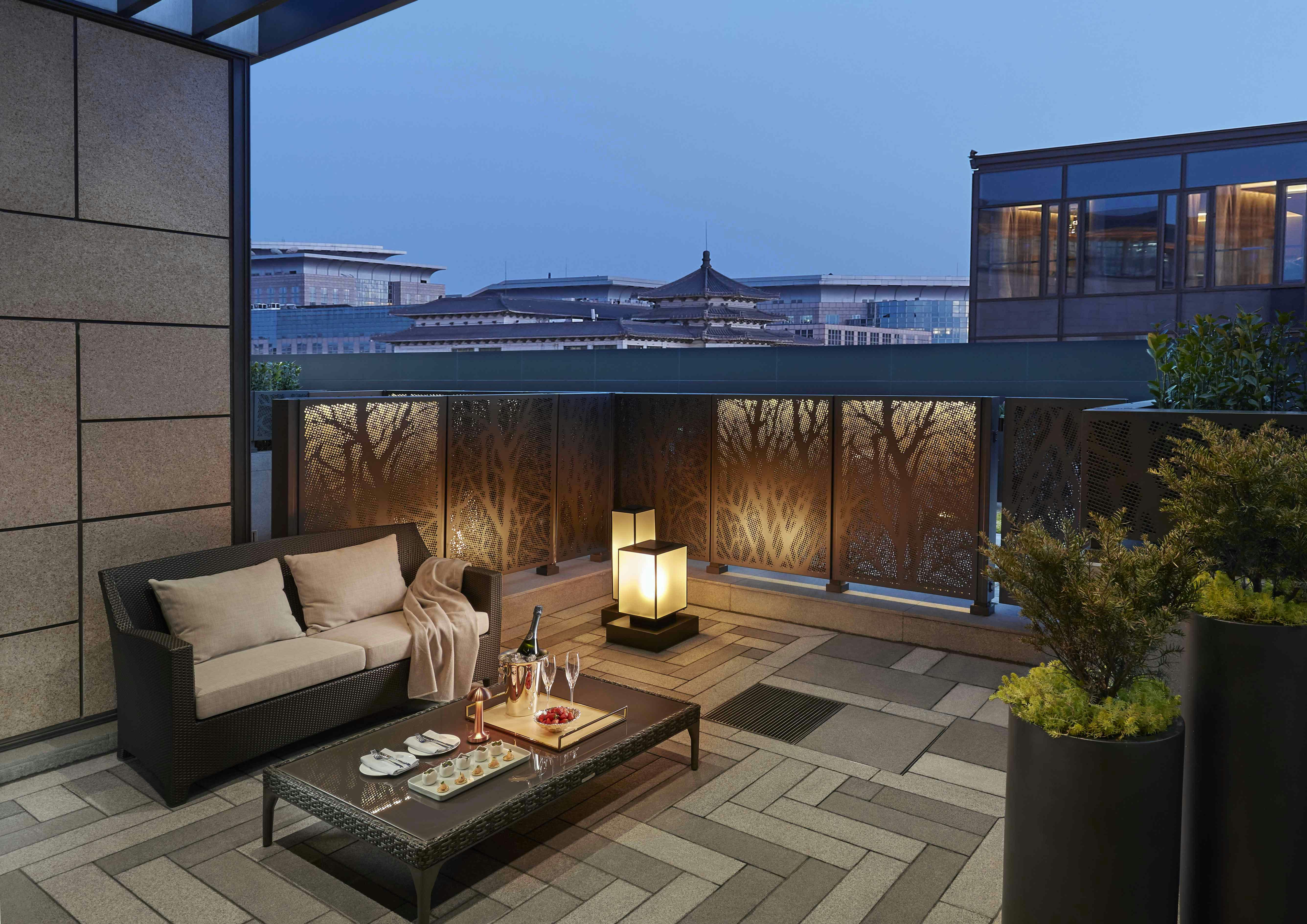 Mandarin Oriental Wangfujing Beijing 9/74