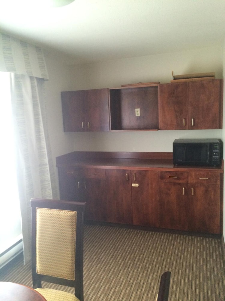 Foxwood Inn and Suites 6/38