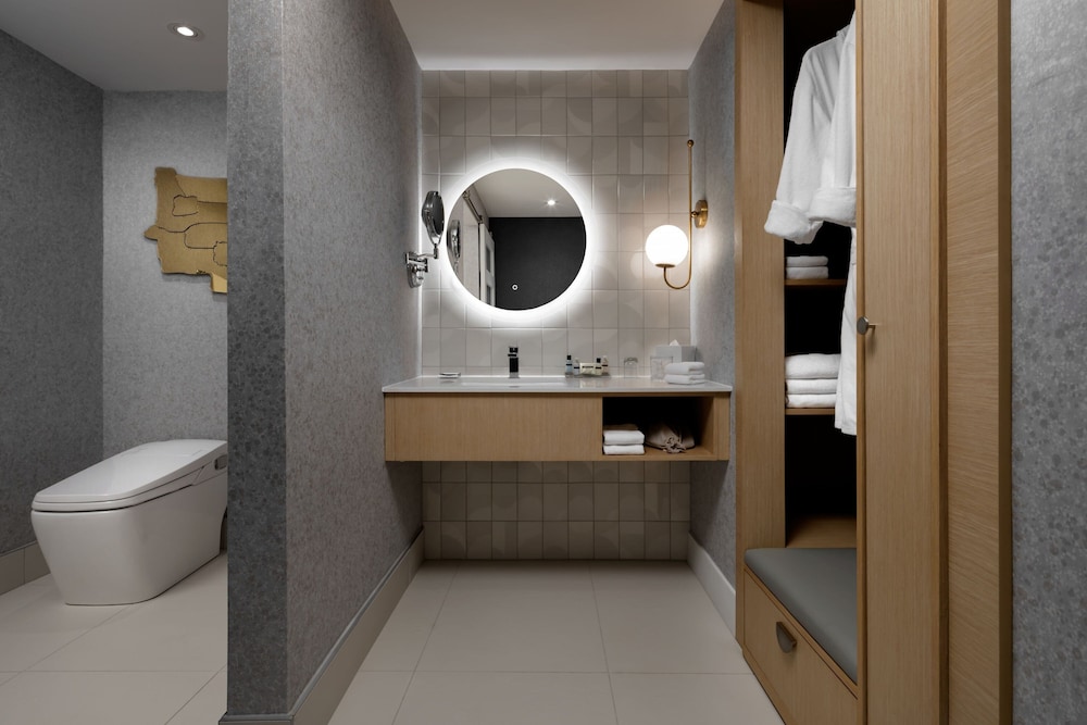 Marriott Chateau Champlain 28/29