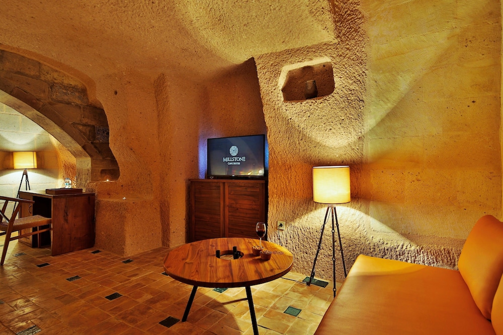 MILLSTONE CAVE SUITES 43/77