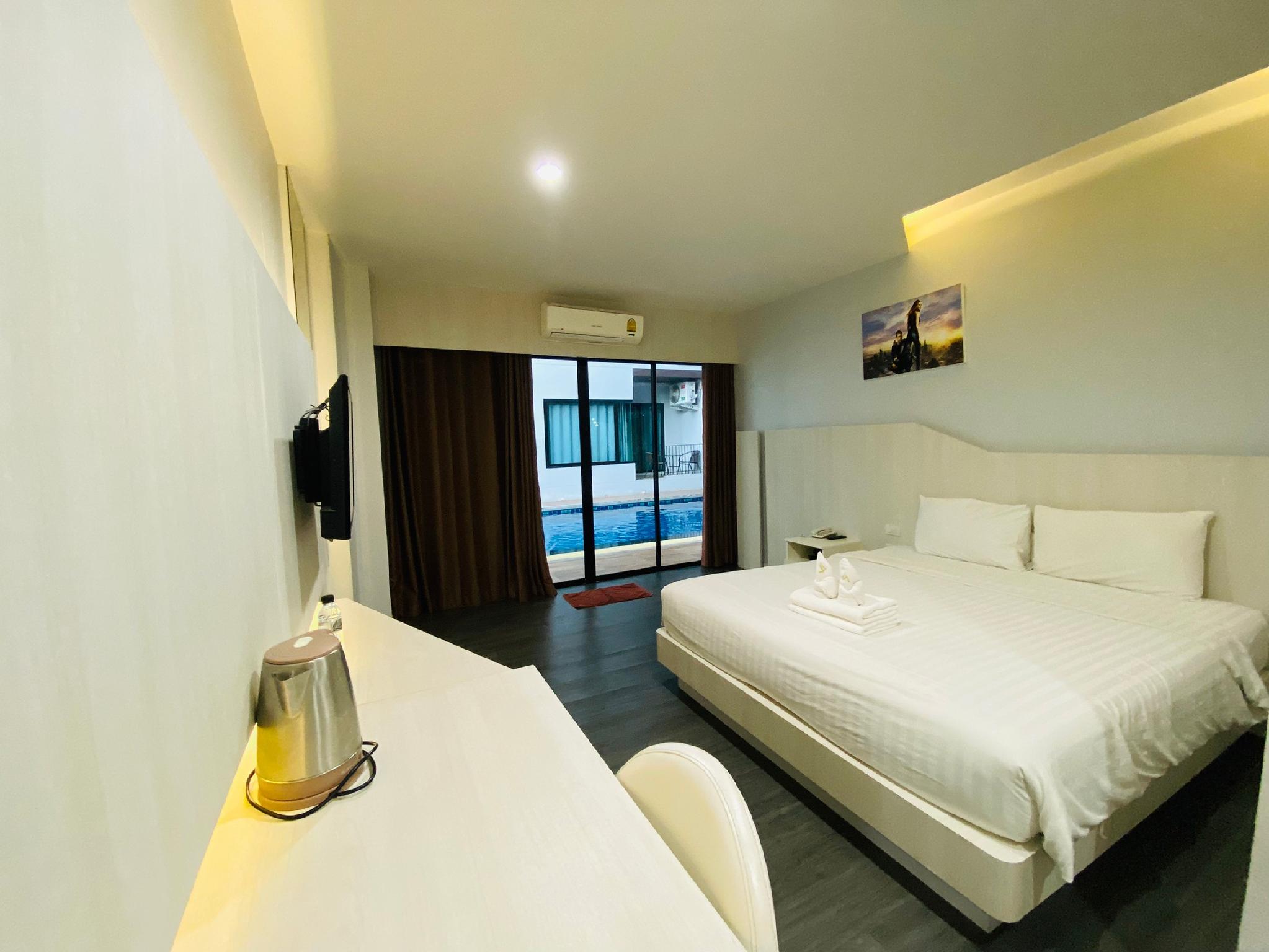 Room, King Bed, Pool Access