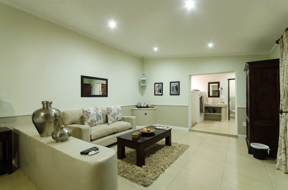 Nut Grove Manor Boutique Hotel 17/50