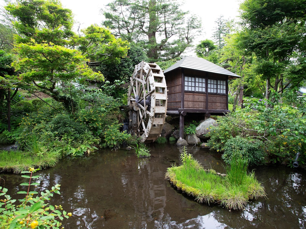 Fujiya Hotel 68/73