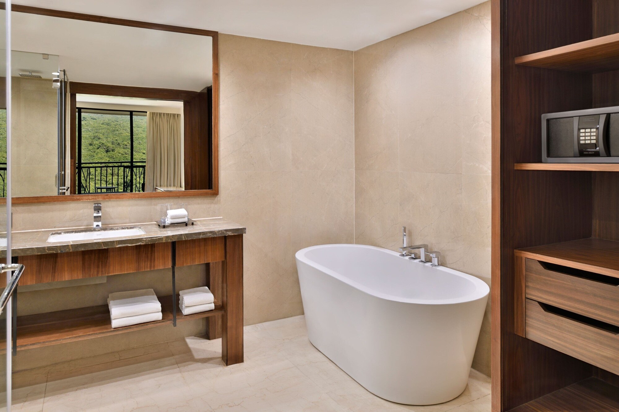 1 Bedroom, Signature, Suite, Courtyard by Marriott Mahabaleshwar 8/8