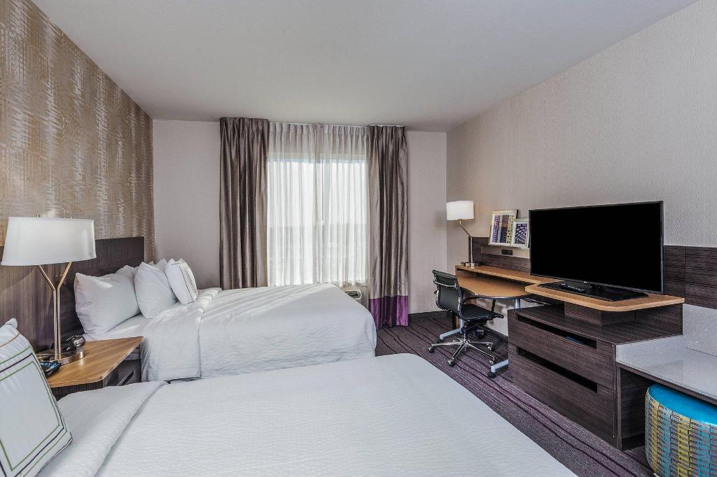 Suite, 2 Queen Beds, Sofa
