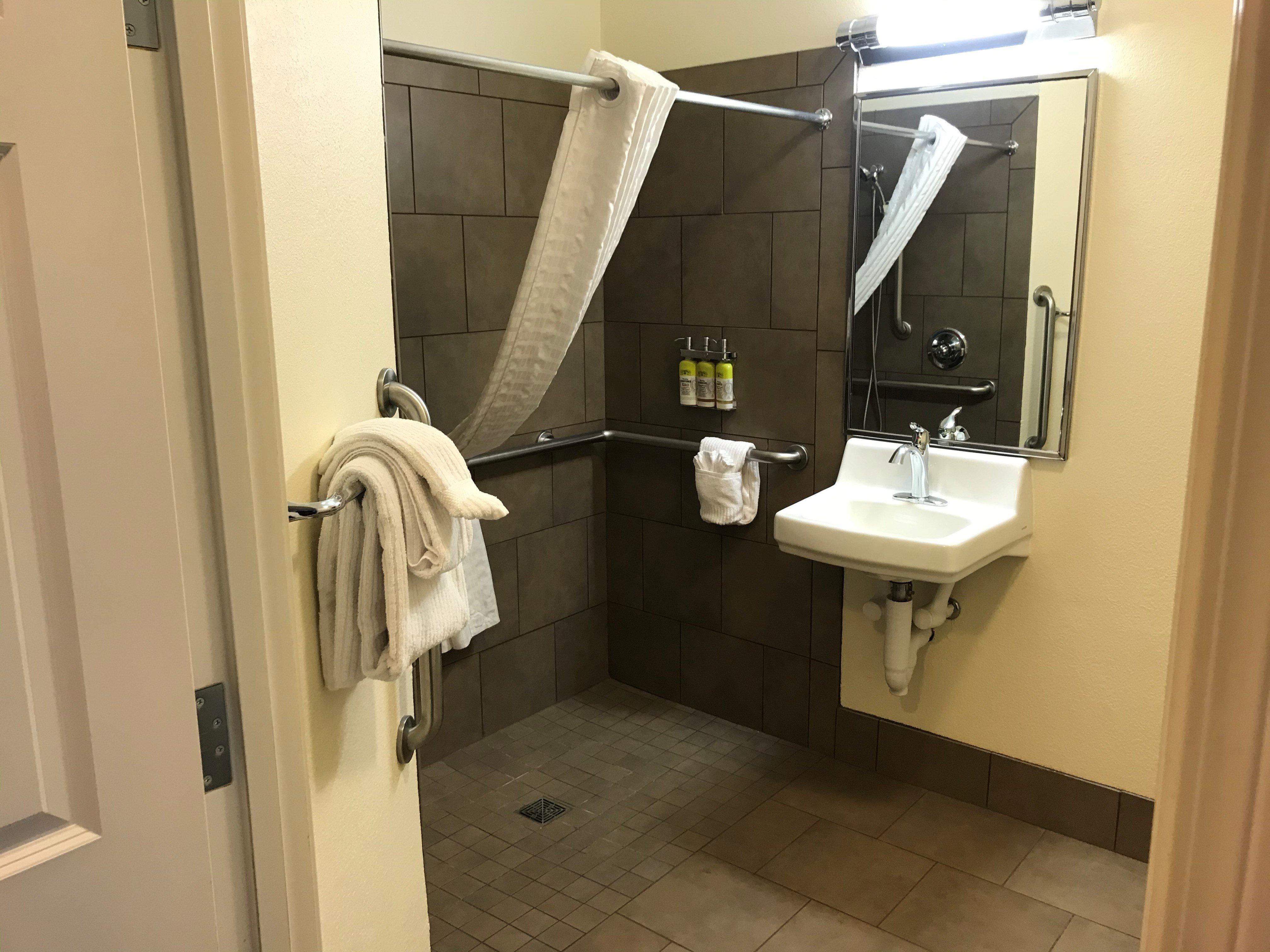 Candlewood Suites Bloomington - Normal an IHG Hotel 28/31