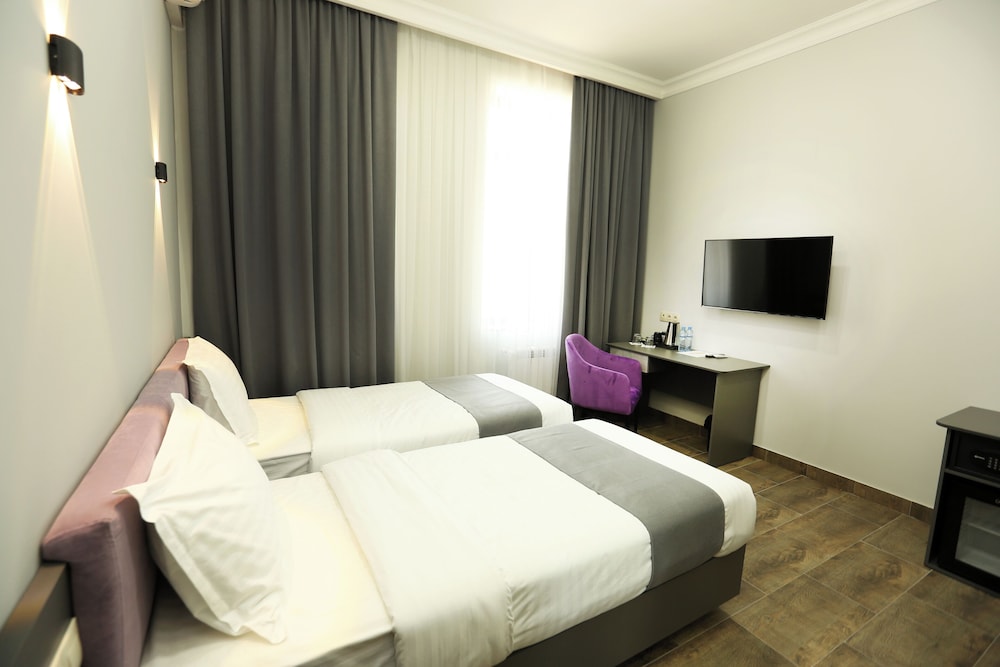 Parklane Hotel 10/44