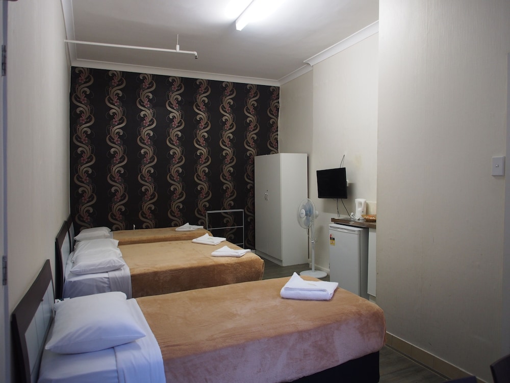 CENTRAL PRIVATE HOTEL 46/55